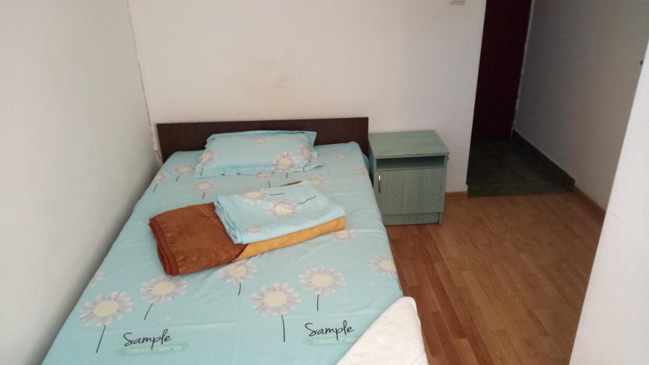 La Conu Iancu Hostel Drobeta Turnu Severin Buitenkant foto